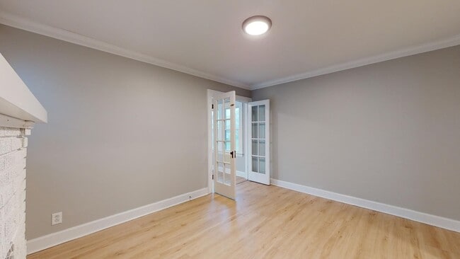 Building Photo - For August Move-In - West Blvd Area - 2 Bedroom Single Family Home