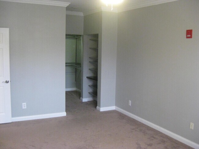 Building Photo - 2245 Riverside Dr
