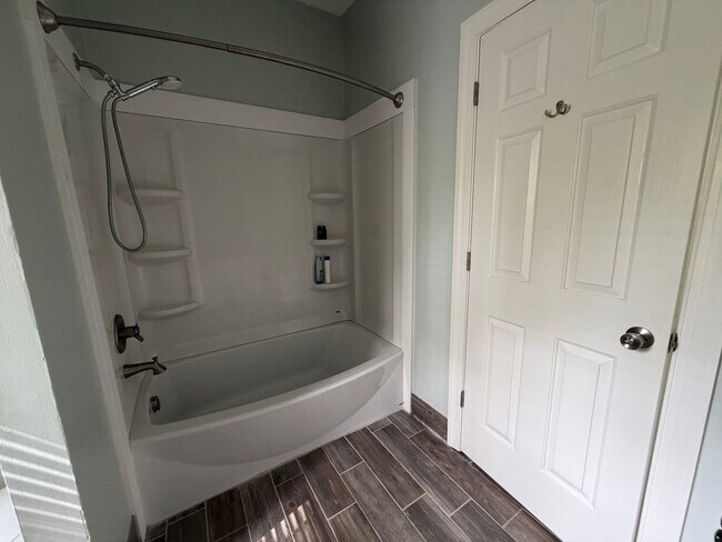 Building Photo - Spacious 3 Bed, 2 Bath Home in Graham, NC - Available for Rent!