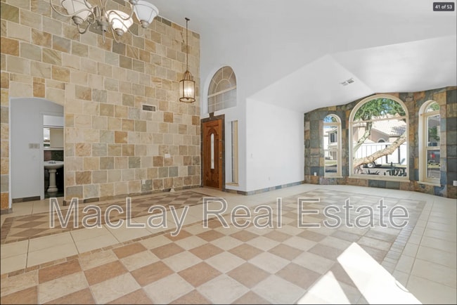 Building Photo - 395 W Sagebrush St