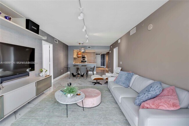 Building Photo - 300 Sunny Isles Blvd