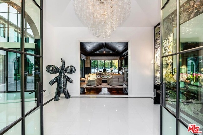 Building Photo - 1445 Vía Cresta