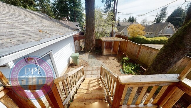 Building Photo - FIRST ADDITION - LAKE OSWEGO / SINGLE LEVE...