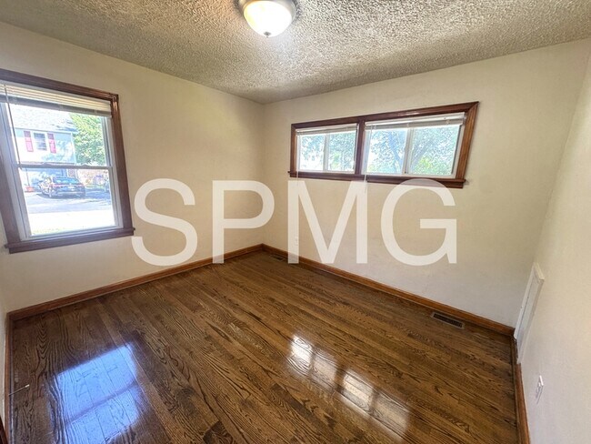 Building Photo - 1603 Alberta Dr