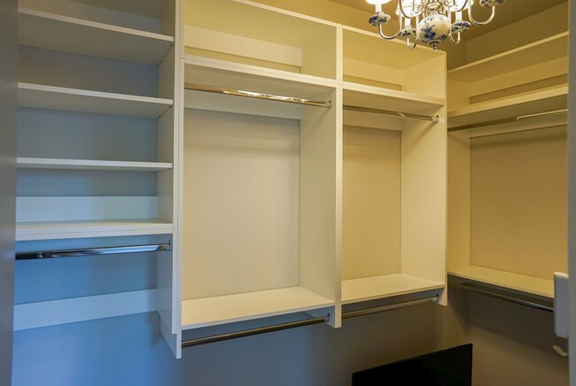 Building Photo - 2148