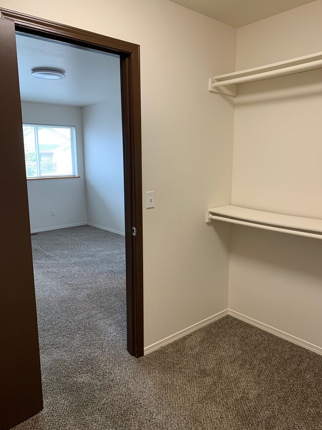Building Photo - 3 Bdrm 1.5 Ba | Muldoon & Tudor area | AVA...