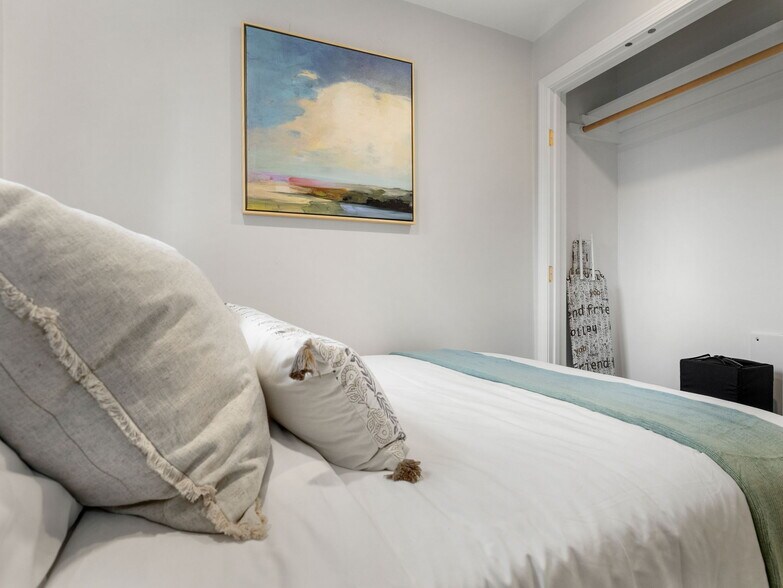 Building Photo - 193 Salem St