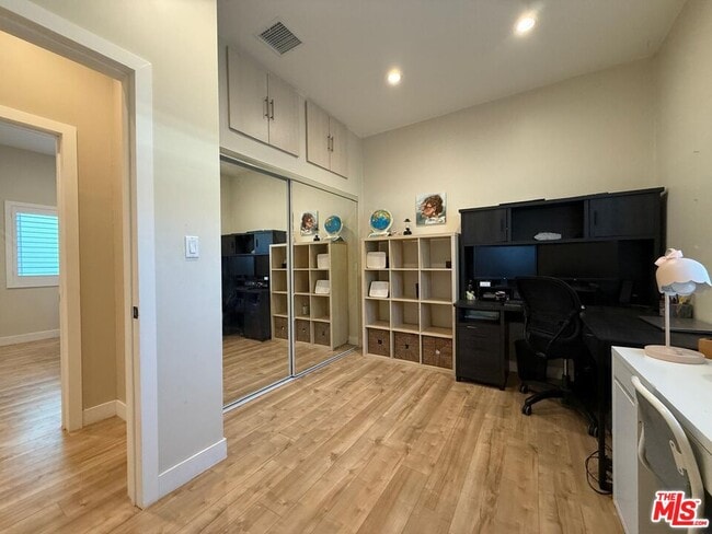 Building Photo - 10905 Olinda St