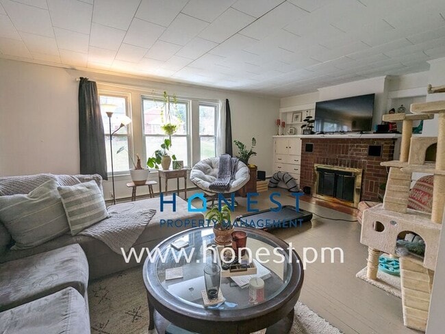 Building Photo - 20 Academy St