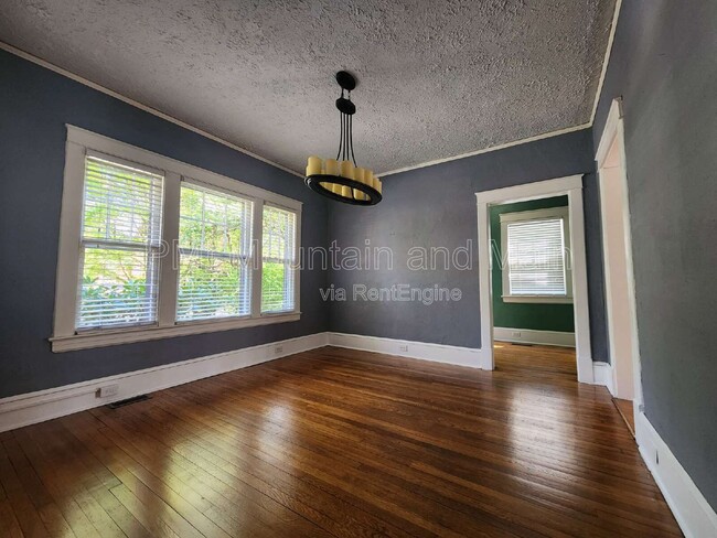 Building Photo - 39 Westover Dr