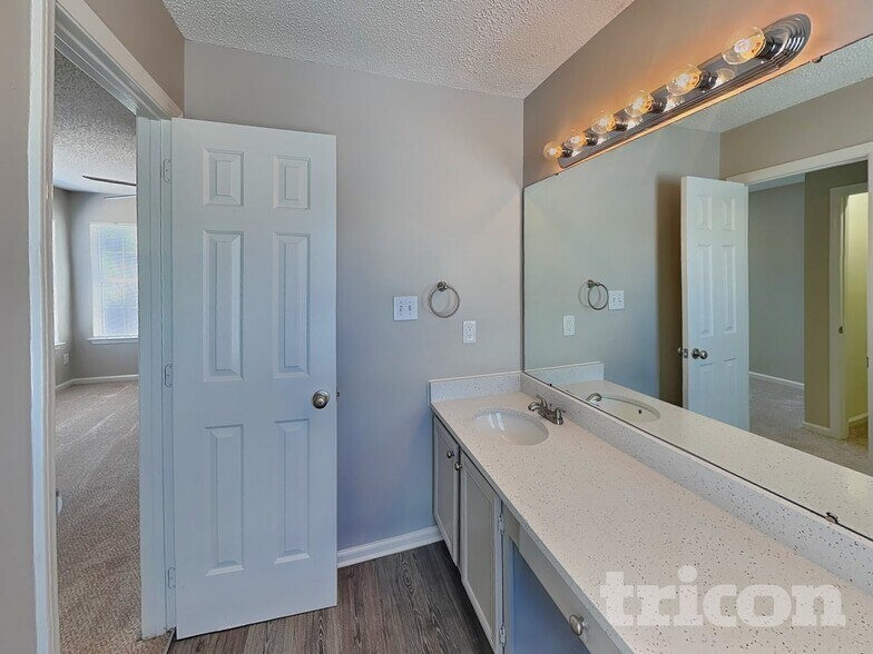 Building Photo - 11136 White Stag Dr