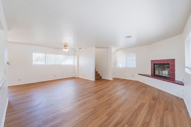 Building Photo - 1218 Portola Ave