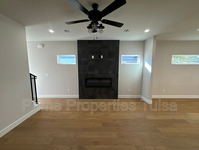 Building Photo - 1022 E Delmar Pl