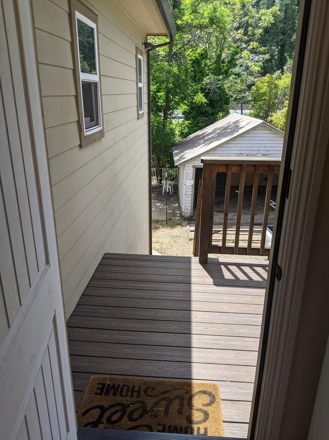 Building Photo - 405 E Main St