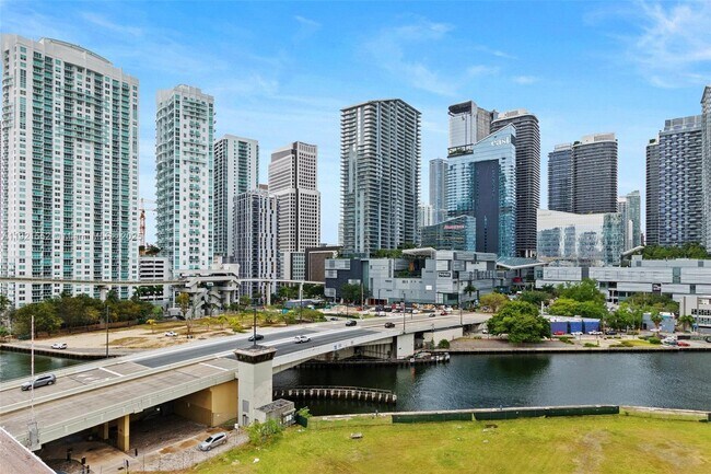 Building Photo - 350 S Miami Ave