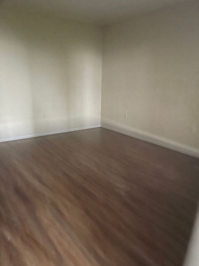 Building Photo - 168 E University Dr