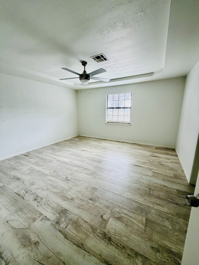 Building Photo - 1204 NE 6th St