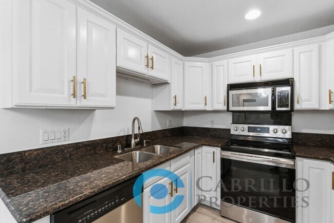 Building Photo - *** FIRST MONTH FREE *** Beautifully Renovated 2BD/2BA Condo with In-Unit Washer and Dryer