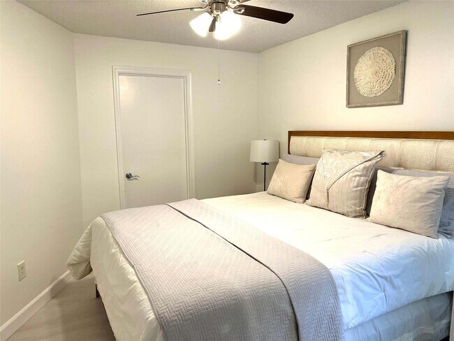 Building Photo - 1125 Crystal Way