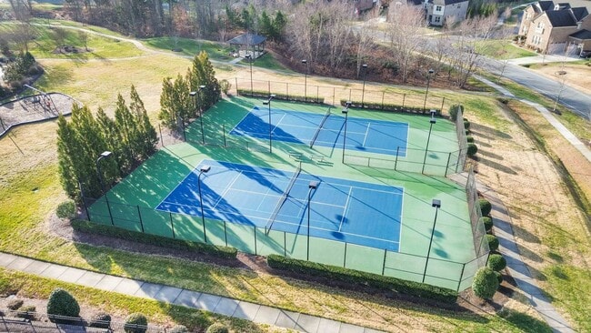 Building Photo - Beautiful partially furnished Home in Olmstead