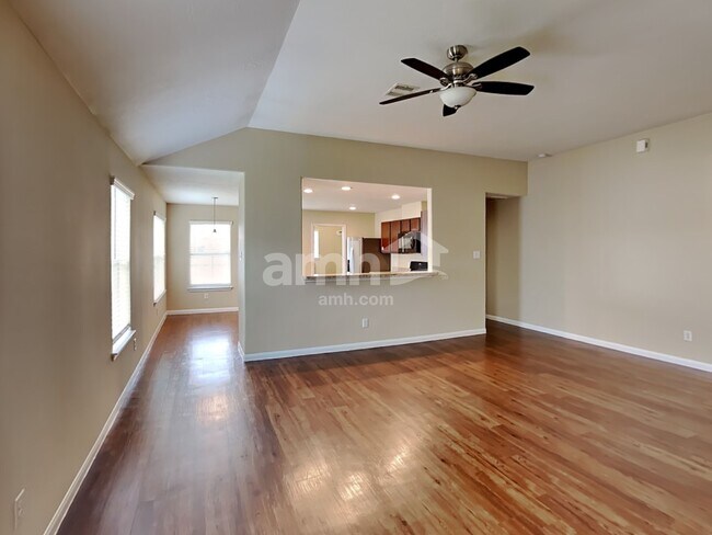 Building Photo - 20 Mira Loma Dr