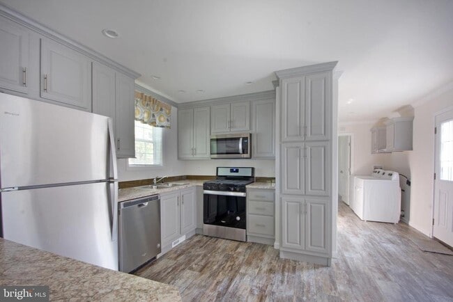 Building Photo - 123 Carnation Dr