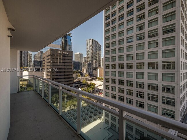Building Photo - 950 Brickell Bay Dr