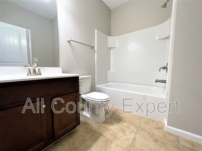 Building Photo - 912 Rose Way
