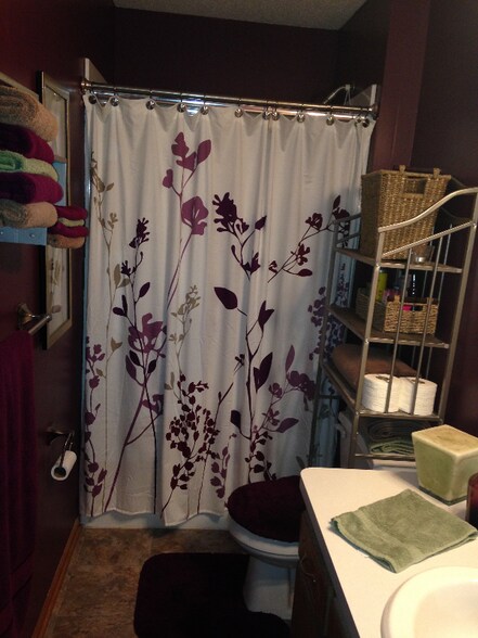 Building Photo - 874 Trails End Rd