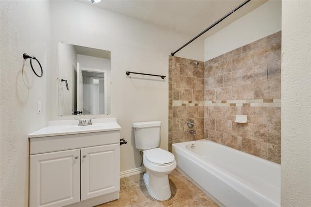 Building Photo - 2426 Denmark Dr