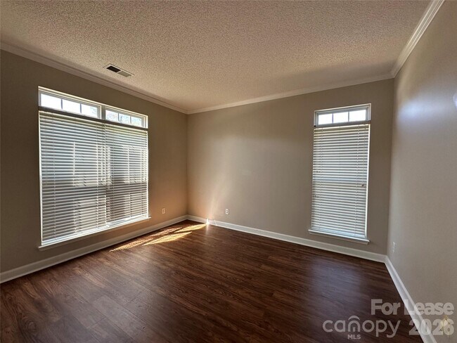 Building Photo - 5650 Berry Ridge Dr