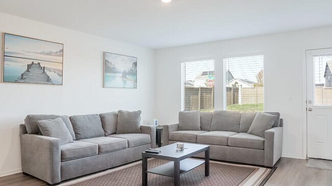 Building Photo - 2400 Willkomen Wy