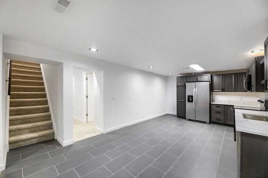 Building Photo - 3831 W Rutgers Pl