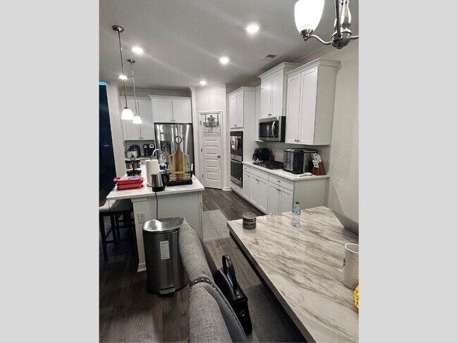 Building Photo - 1120 Trident Maple Chase