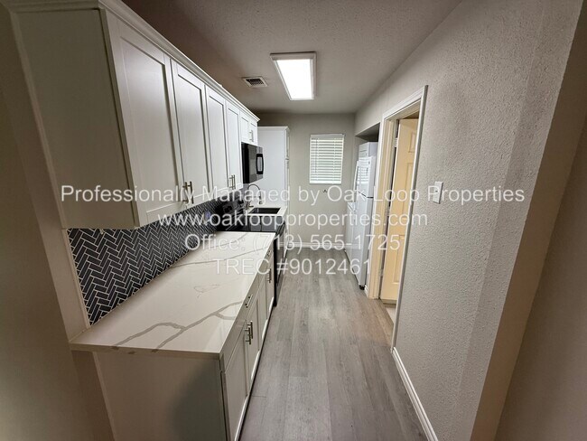 Building Photo - 501 19th Ave N