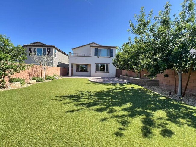 Building Photo - Unbelievable strip and mountain view House