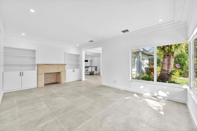 Building Photo - 863 NE 90th St