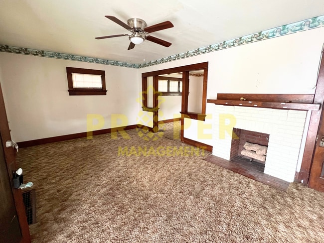Building Photo - 2 bedrooms 1 bathroom house