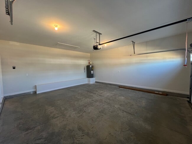 Building Photo - Gorgeous NEW CONSTRUCTION 3 BR 2 Bath Home - Right off Hwy 231 S.