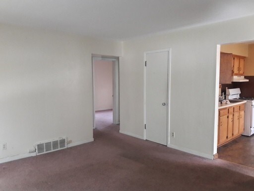 Building Photo - South Side Upper Duplex