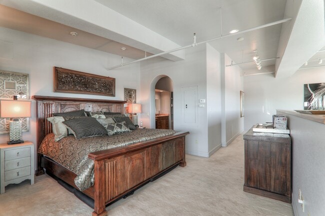 Building Photo - Fully Furnished Penthouse in Citywalk Downtown.  Short term okay