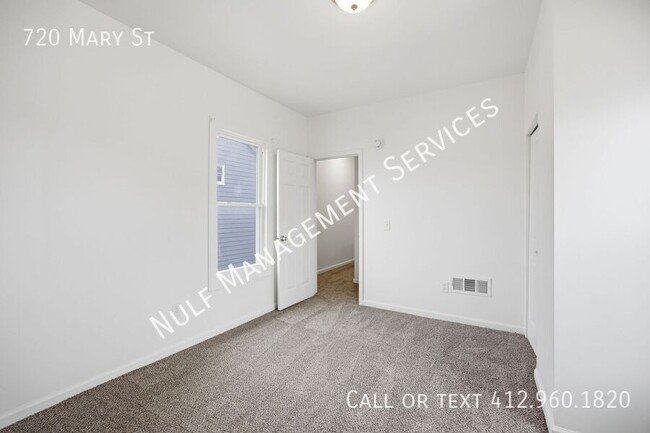 Building Photo - 720 Mary St