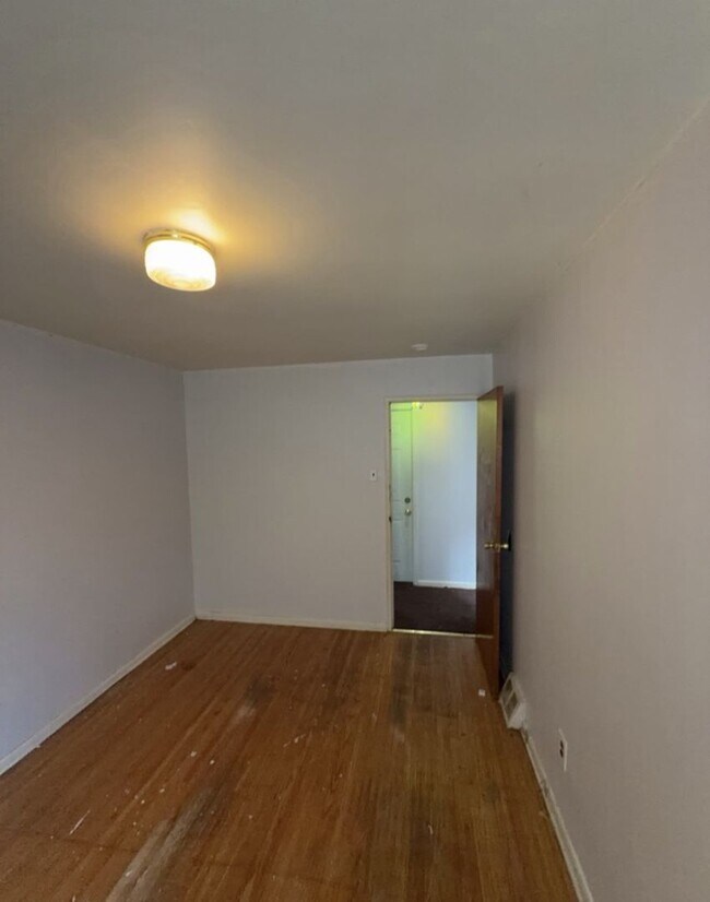 Building Photo - 2607 Tremont St