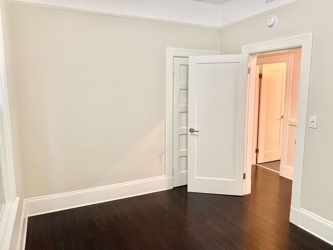 Building Photo - 54-56 Sharon St