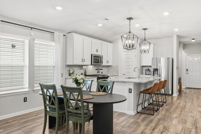 Building Photo - 225 El Capitan Lp