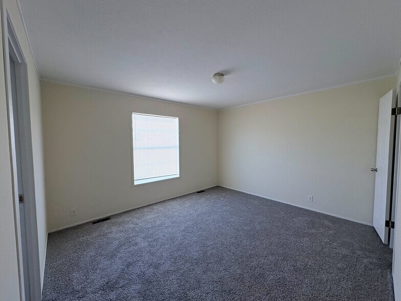 Building Photo - 10610 State Rte 762