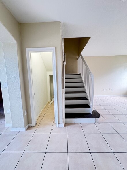 Building Photo - 2819 SE 15th Rd