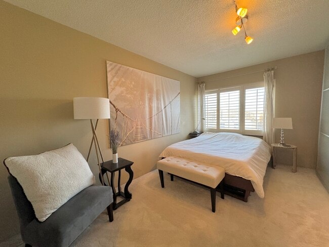 Building Photo - 4545 Wornall Rd