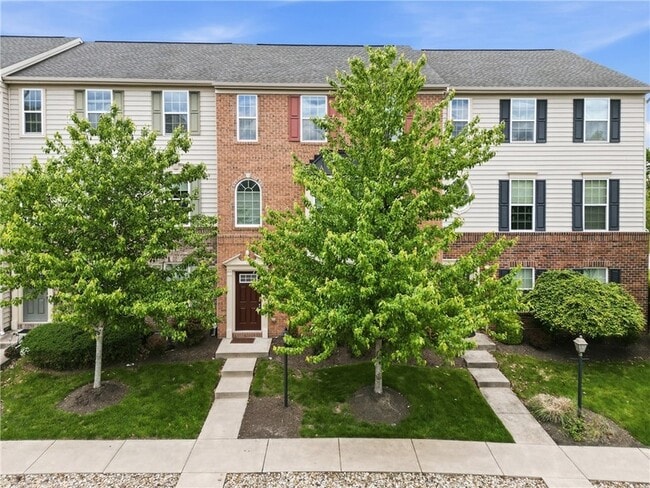 Building Photo - 202 Pointe View Dr