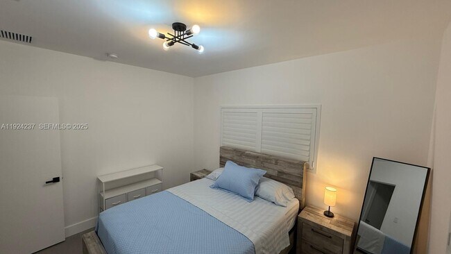 Building Photo - 4701 NE 3rd Ave